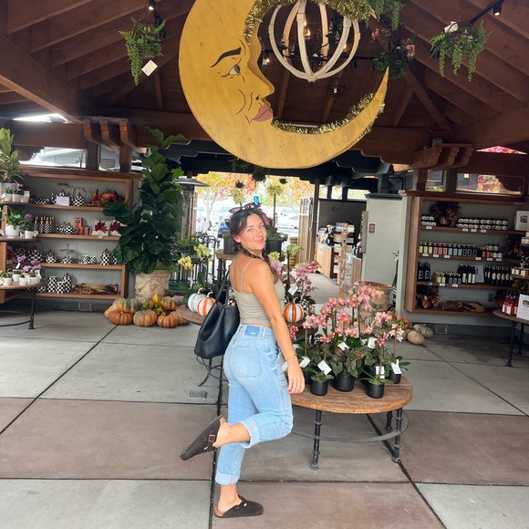 Elegant Black Leather Tote Bag - Picture 4 of 4